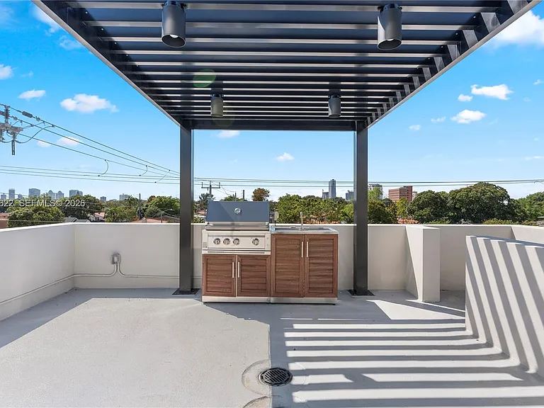 3601 SW 23rd Ter — Photo 3