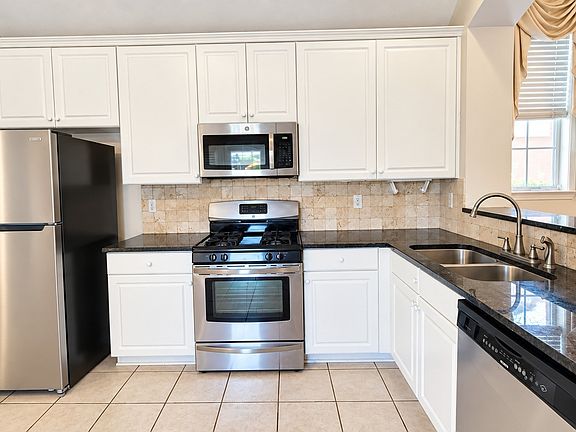 5th image of 8725 Stoneridge Pl