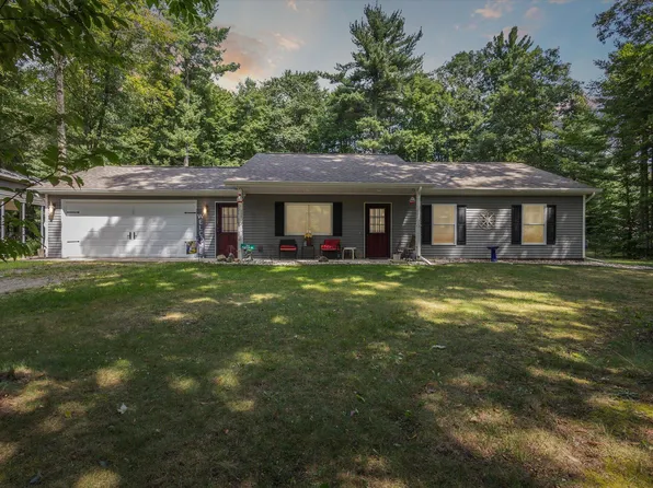 9764 Blackhawk Trl, Howard City, MI 49329