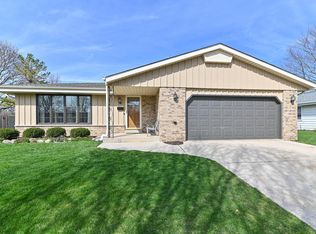 5015 Saxony Ln, Greendale, WI 53129