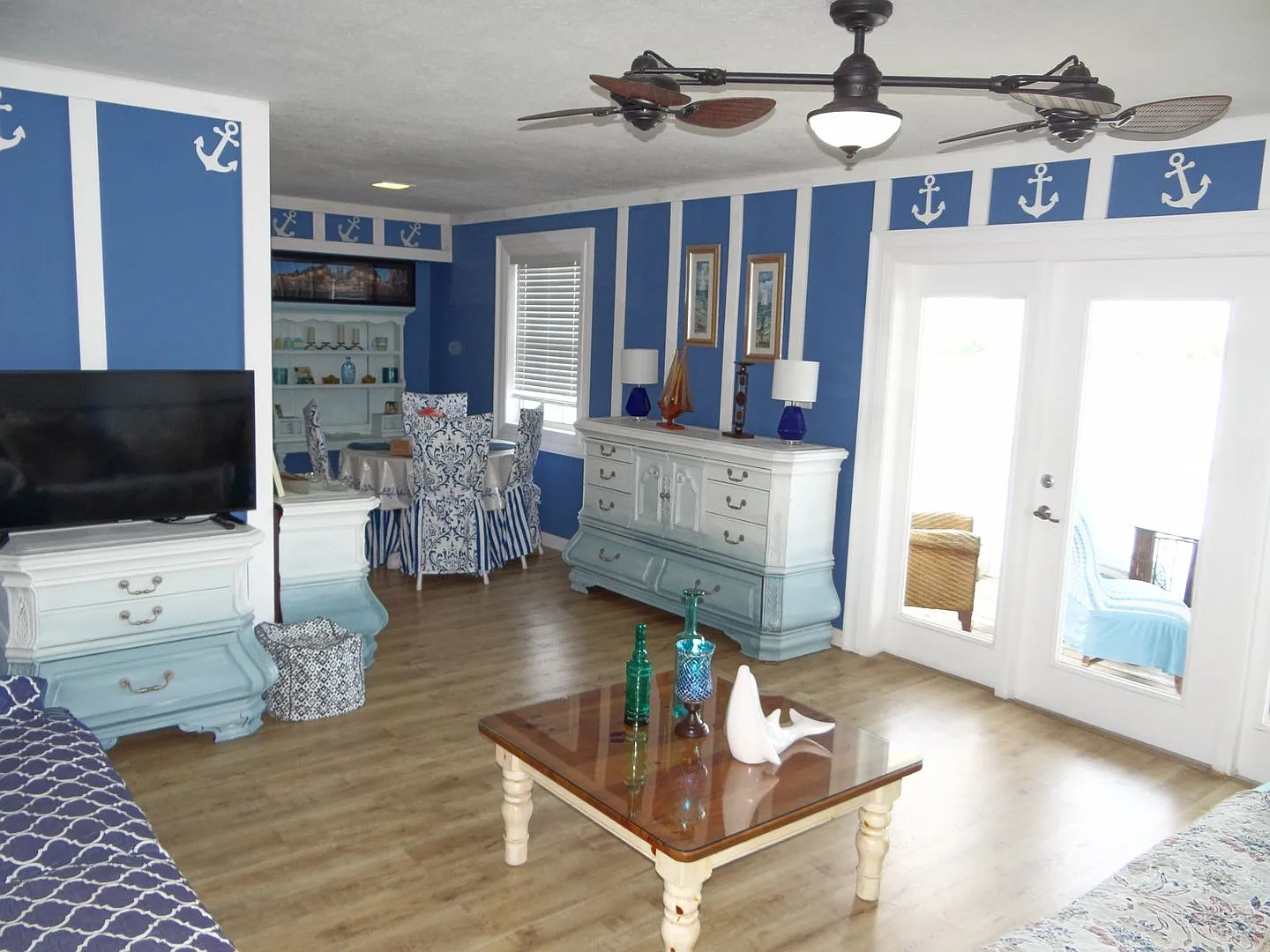 2/1 condo with waterfront view — Photo 4