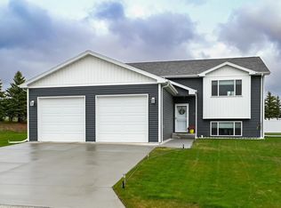 307 7th Ave SW, Surrey, ND 58785