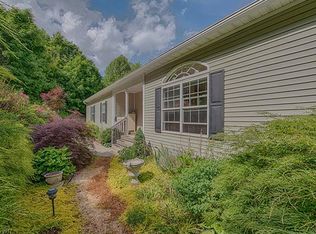 26 Davis Ln, Waynesville, NC 28786