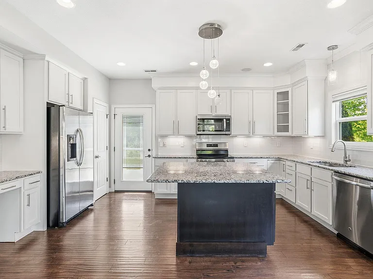 2414 Nottoway Dr — Photo 9