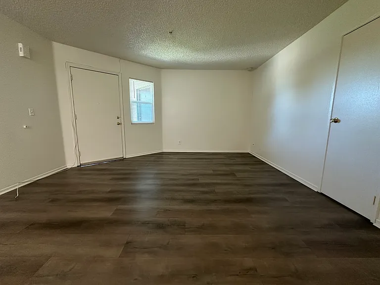 1448 W Stoneridge Ct #E — Photo 4