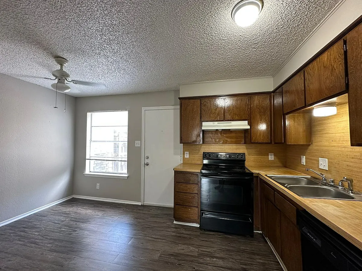 Building Photo - 3801-3807 Coates Cir