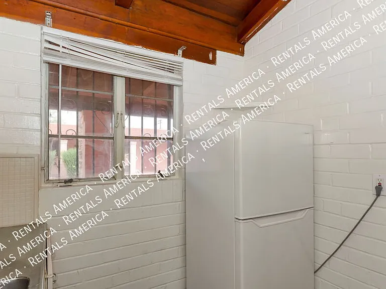 947 N Alvernon Way #3 — Photo 11