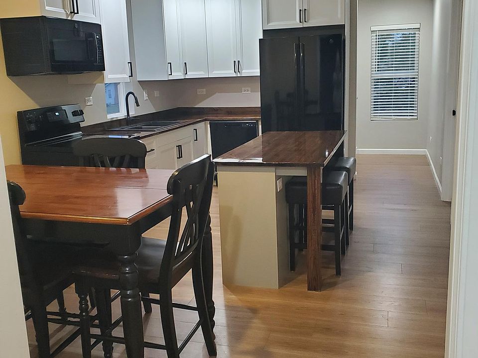 2nd image of 230 E Division St #2
