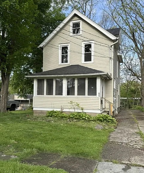 433 Logan Ave NE — Photo 1