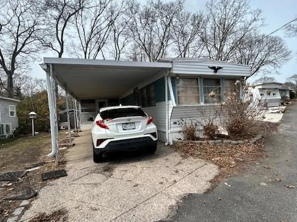 658 SOUND AVE #E-5, Calverton, NY 11933