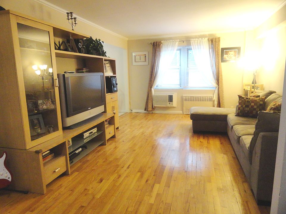 1st image of 20 Hill Park Ave APT 1C