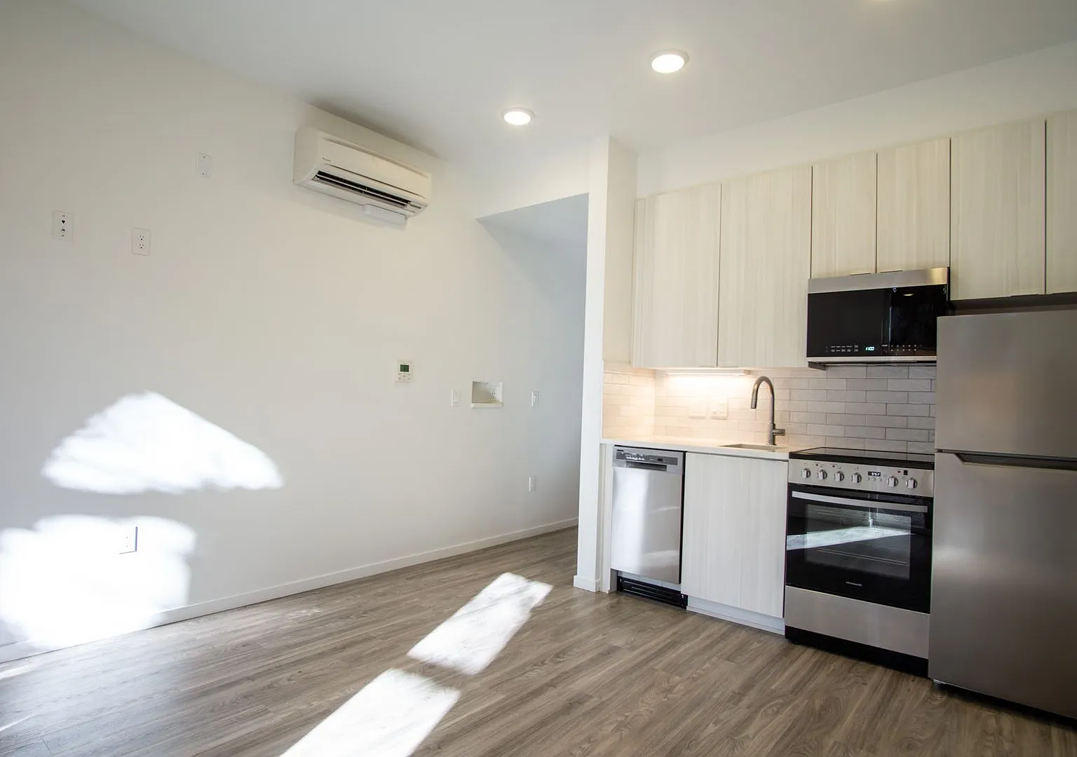104 - Greeley Apartments PDX — Photo 1