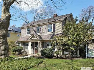 9 Ash St, Garden City, NY 11530