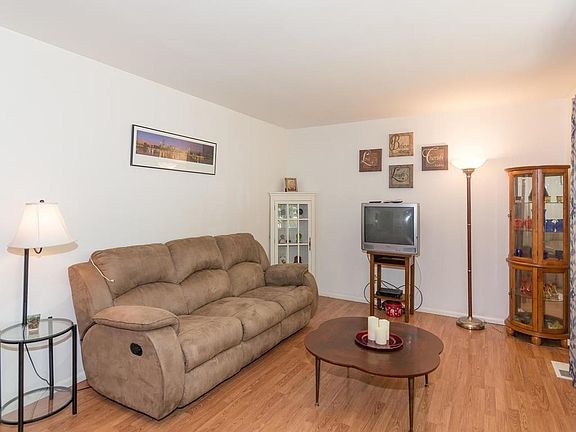 Lovely to have a quiet Formal Living Room while the more active family & guests enjoy the Family Room!