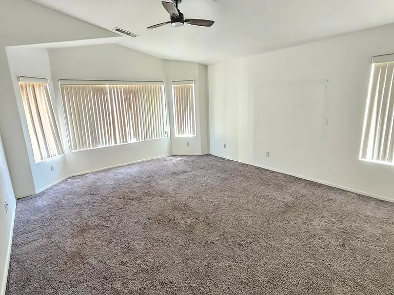 13335 W Lisbon Ln — Photo 4