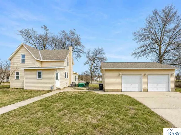 672 S Anna Ave, Lake Crystal, MN 56055