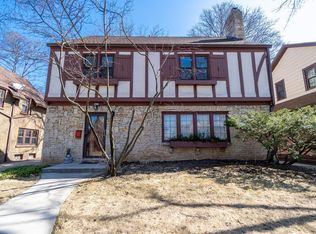 3432 N Frederick Ave, Milwaukee, WI