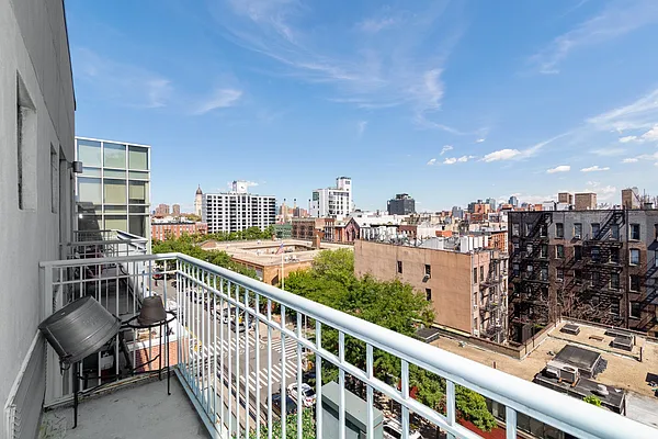 Rented by REAL New York | media 21