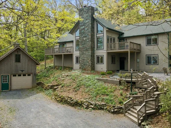 492 Blackrock Dr, Roseland, VA 22967