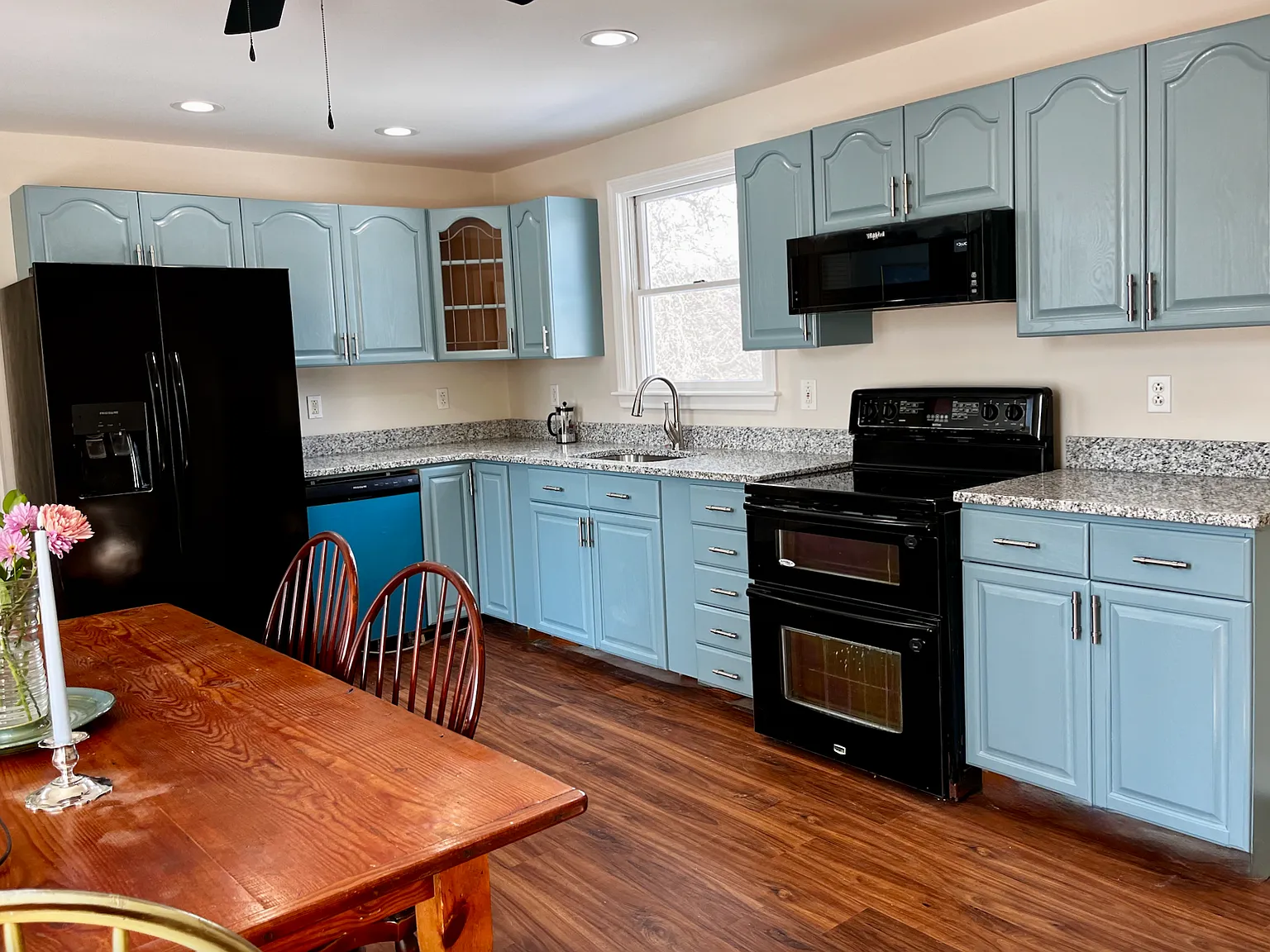 2 bed, 1.5 bath, 1200 sqft, $2,800 — Photo 2