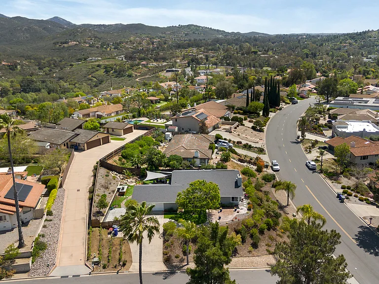 17175 Tam O Shanter Dr — Photo 3