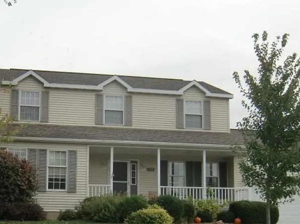 323 Wood Creek Ln, Muscatine, IA 52761
