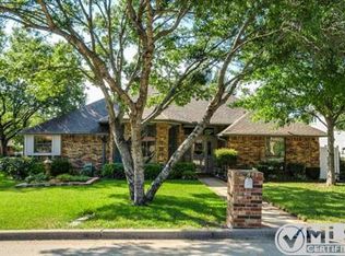 2200 Diamond Point Dr, Arlington, TX 76017
