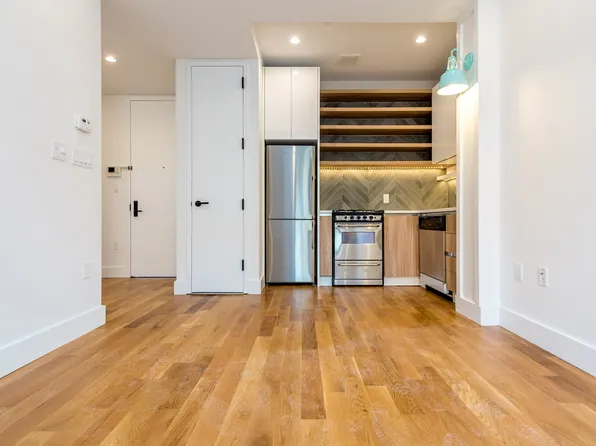 724 Fifth Avenue image 1 of 13