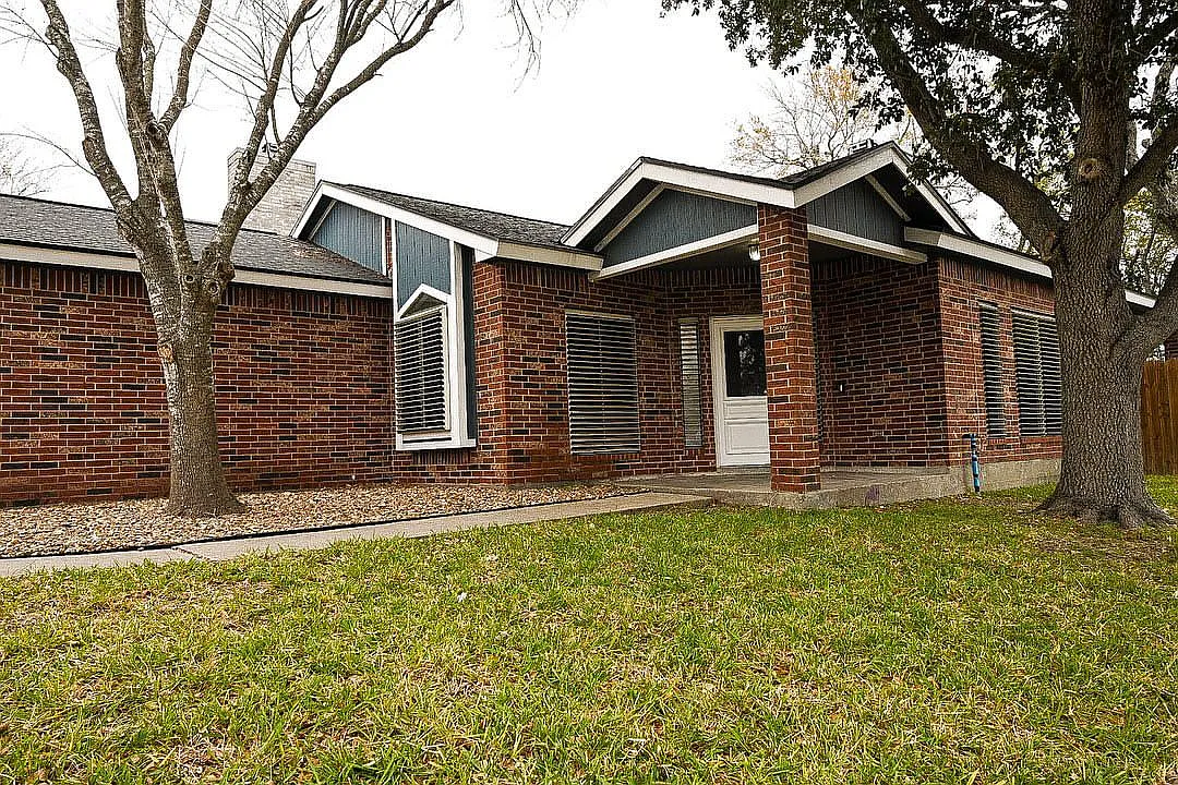 Front of House - 7658 Clearbrook Dr