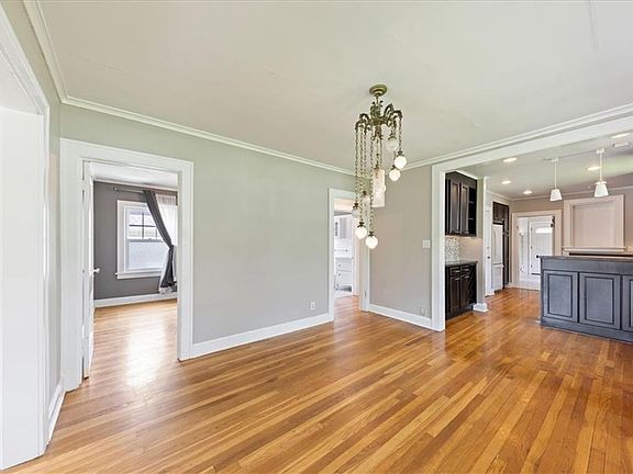 5th image of 6152 Locust St