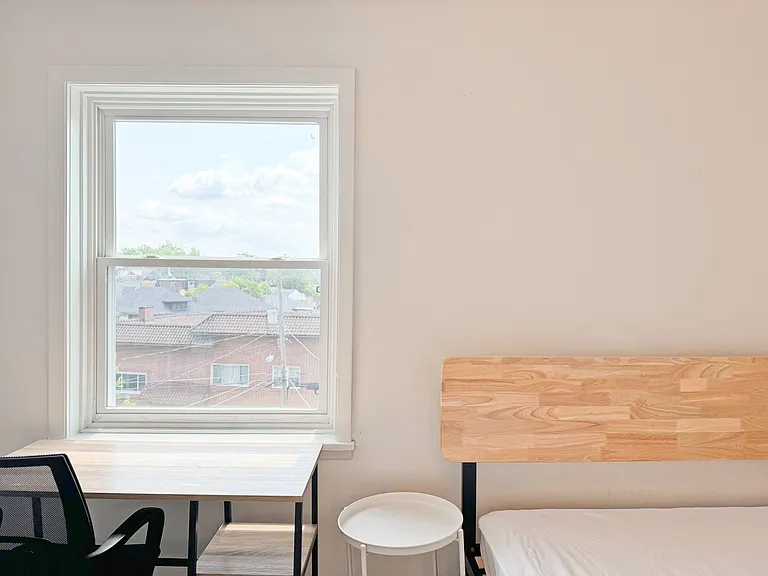 5737 Hobart St #3 — Photo 9