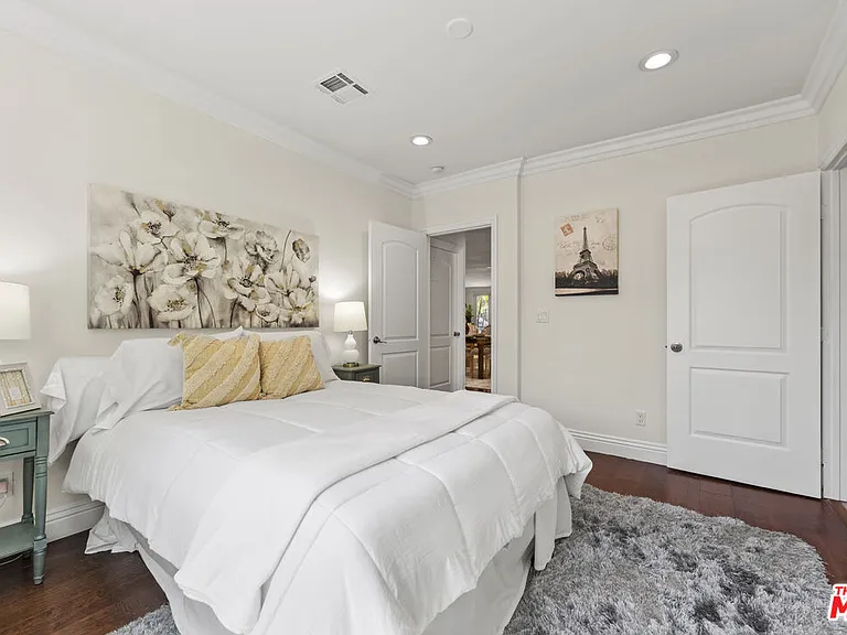 1114 S La Peer Dr — Photo 17