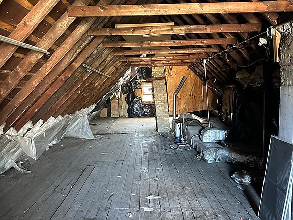 4th image of 1638 W Summerdale Ave