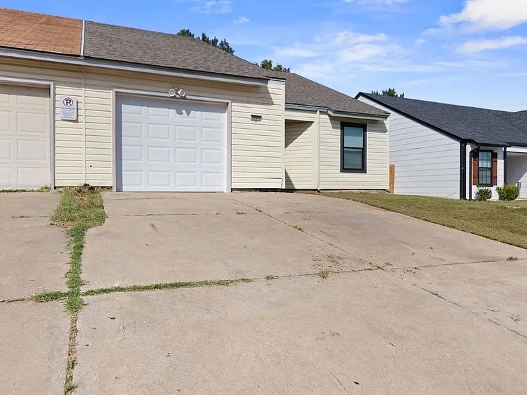 1600 W Madison St — Photo 3