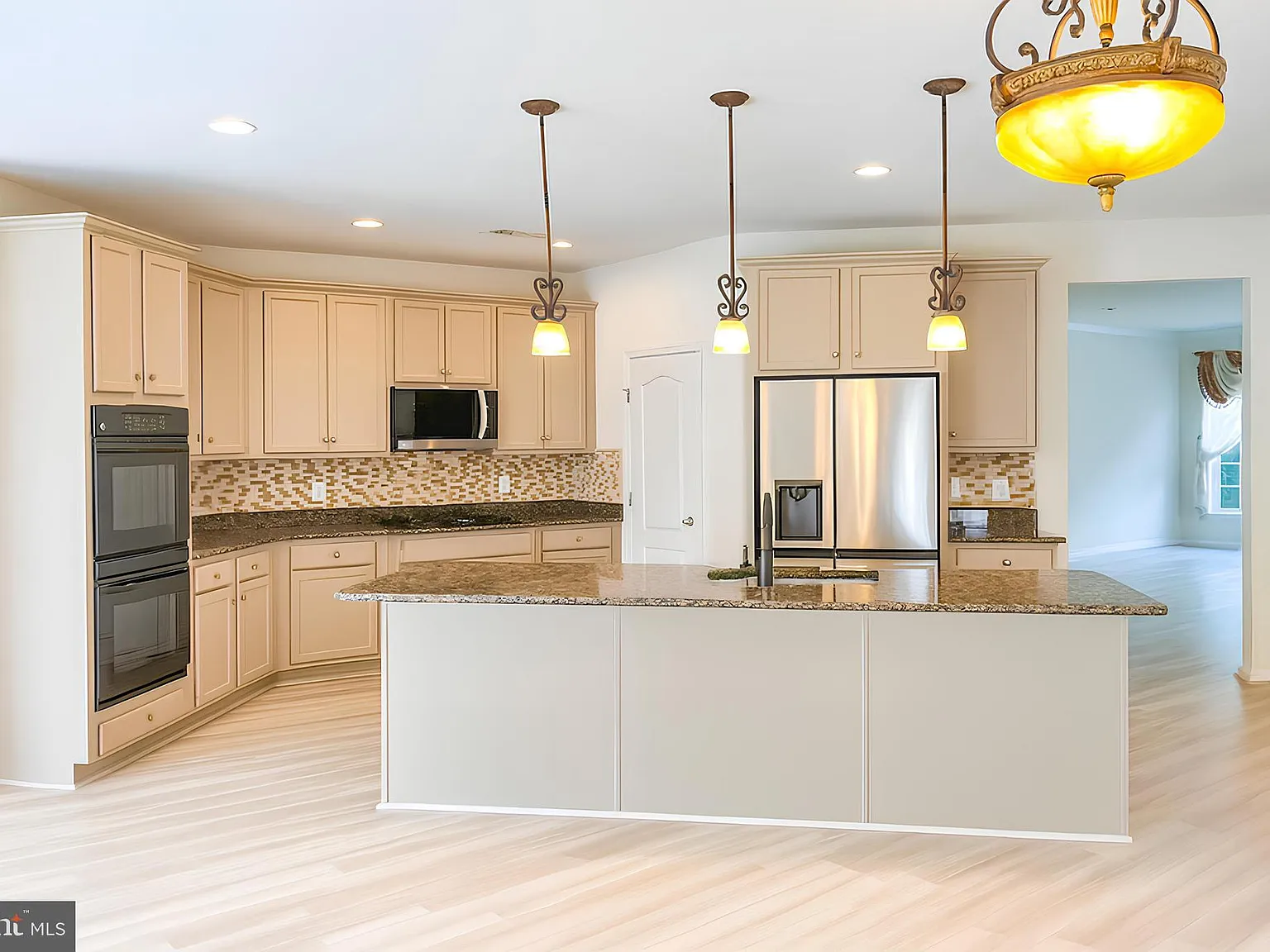 5 bed, 4.5 bath, 3648 sqft, $4,200 — Photo 3