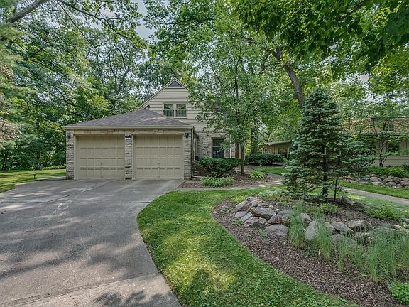 3rd image of 1520 Oakcrest Ct