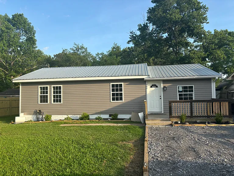 307 Fayette St SE — Photo 1