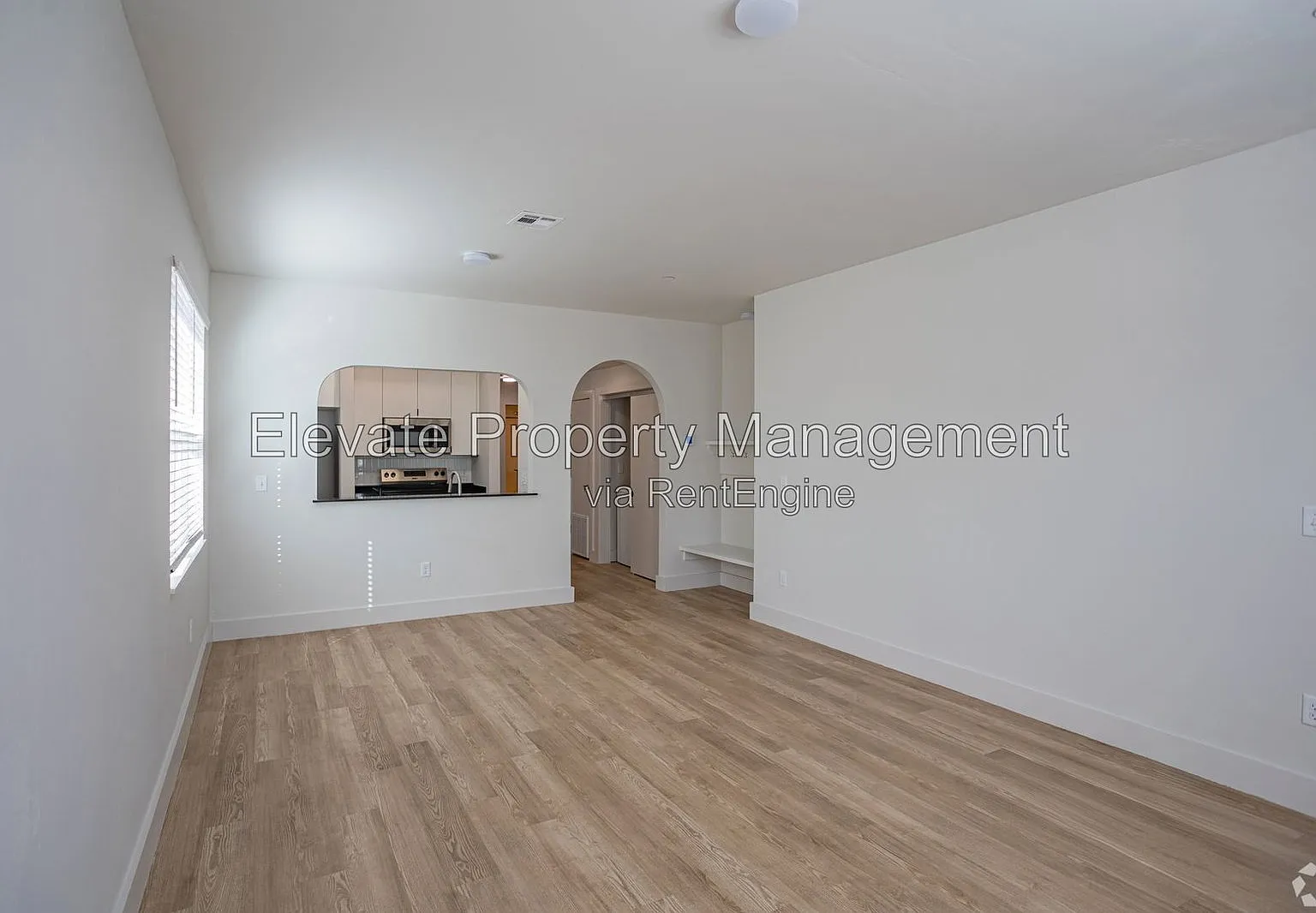 1 bed, 1.0 bath, 808 sqft, $1,295 — Photo 2