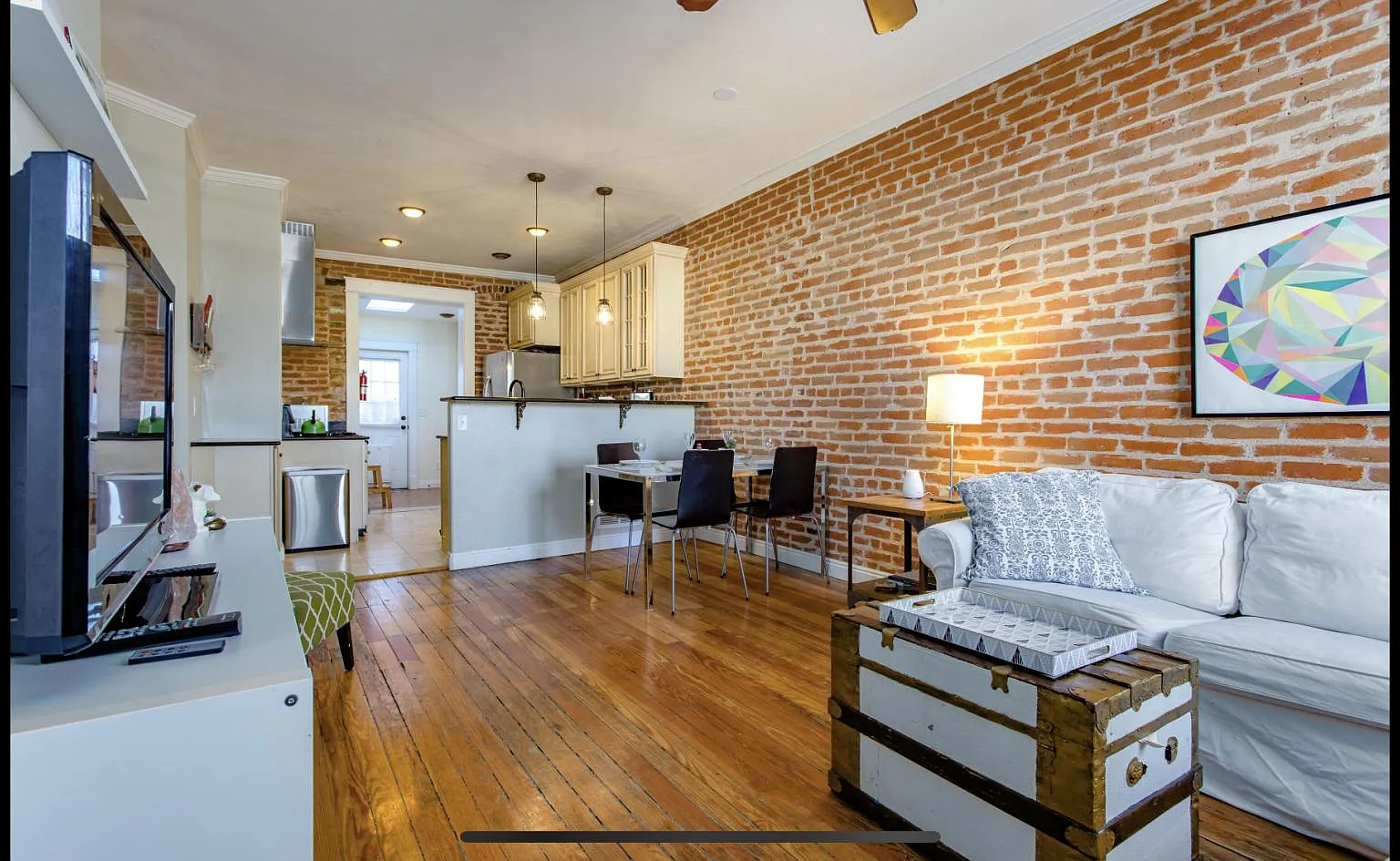 2 bed, 824 sqft, $2,600 — Photo 2