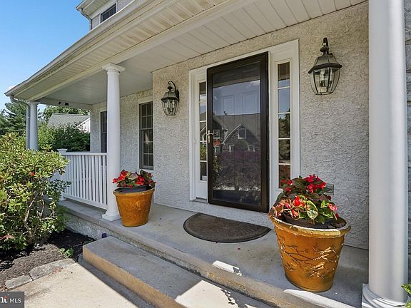2nd image of 9 Wyeth Ln