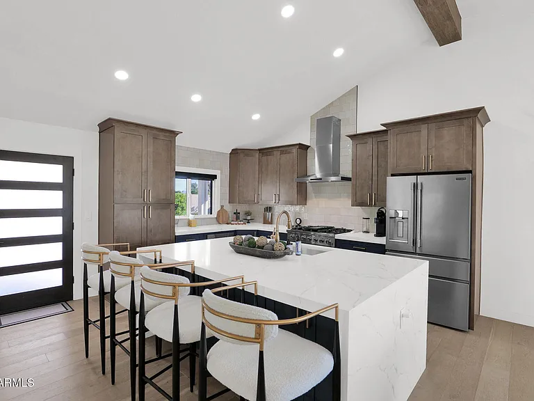 7629 N Via De Los Ninos — Photo 1