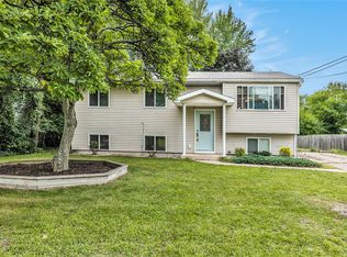 922 E Greenbrier St, Greenville, MI 48838