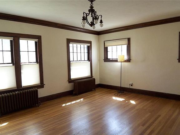 4th image of 3055 Essex Rd