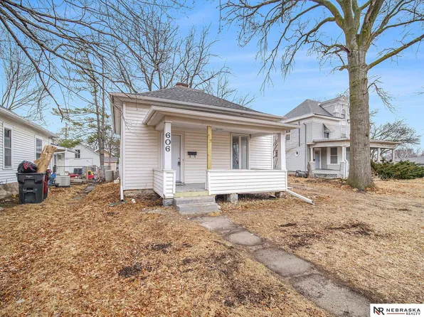 606 N 8th St, Beatrice, NE 68310