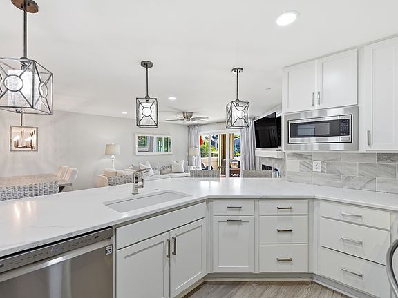 5th image of 18591 Vineyard Point Ln