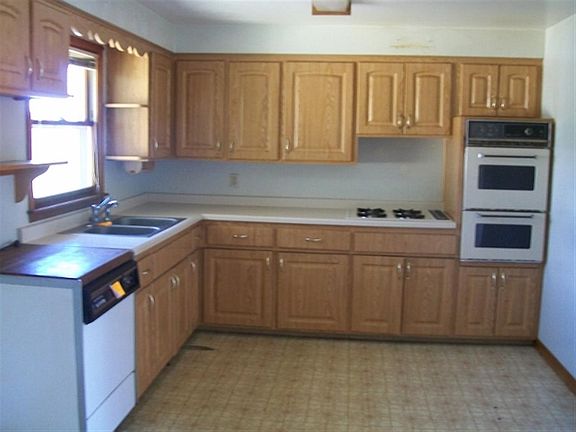 4th image of 30 E Blueberry St
