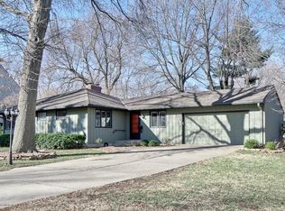 7530 Reinhardt Dr, Prairie Village, KS 66208