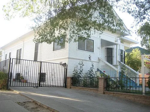 235 N 6th St Photo 1