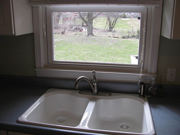 3rd image of 177 Ivy Ln