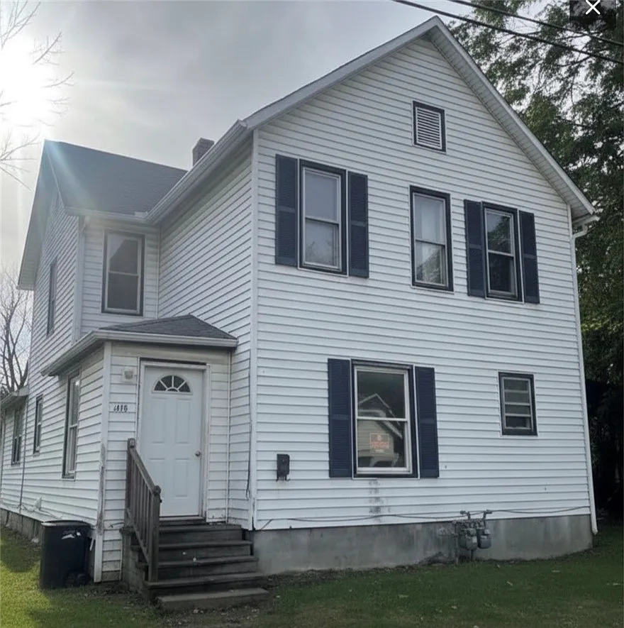 3 bed, 1.0 bath, 2528 sqft, $1,500 — Photo 1